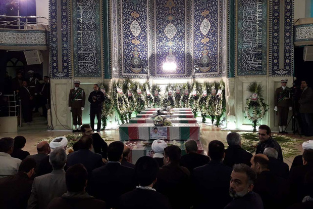 آیین تشییع شهدای آتش نشان حادثه پلاسکو در مصلای بزرگ تهران آغاز شد/ اقامه نماز به امامت آیت الله امامی کاشانی