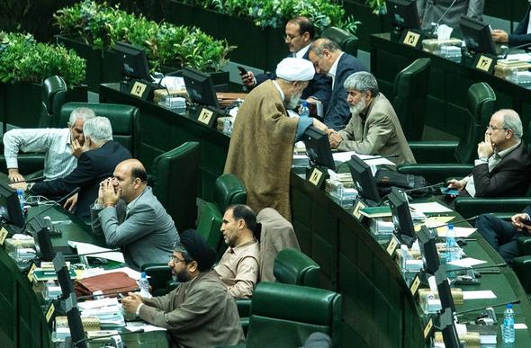 تصاویر : حال و هوای نمایندگان حذف‌شده از مجلس دهم