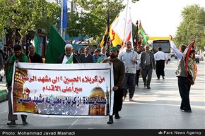 تشرف 120 زائر پیاده عراقی به حرم مطهر رضوی