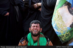 تشرف 120 زائر پیاده عراقی به حرم مطهر رضوی