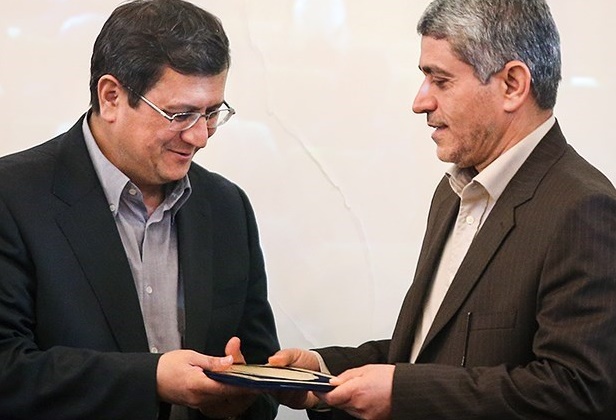 تقدیر وزیر اقتصاد از جسارت و شجاعت همتی