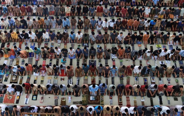 تصاویر : آغاز ماه رمضان در کشورهای اسلامی