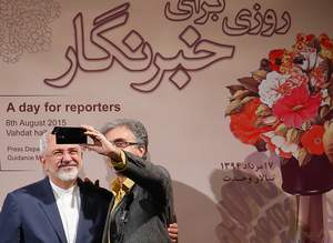 ويديو/ شعر رضا رفیع در روز خبرنگار برای ظریف