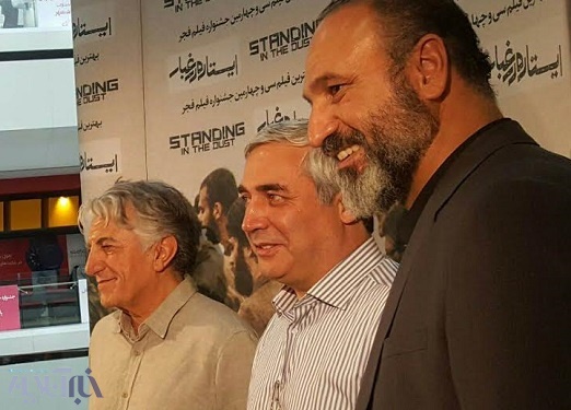 کیانیان، فرخ نژاد و حاتمی کیا در اکران «ایستاده در غبار»