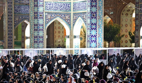 تصاویر : بزرگترین ضیافت افطار در حرم امام رضا(ع)