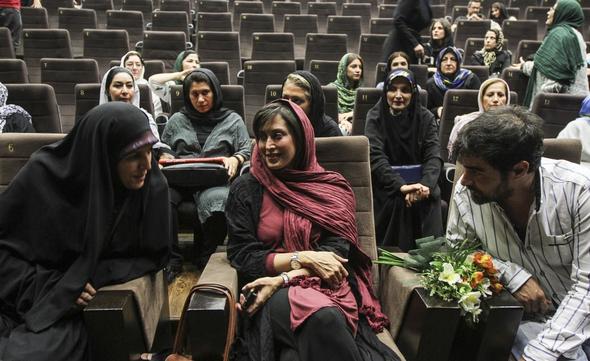 تصاویر : هنرمندان در گلریزان آزادی زندانیان