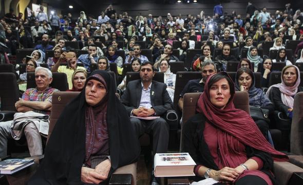 تصاویر : هنرمندان در گلریزان آزادی زندانیان