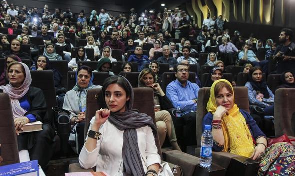 تصاویر : هنرمندان در گلریزان آزادی زندانیان