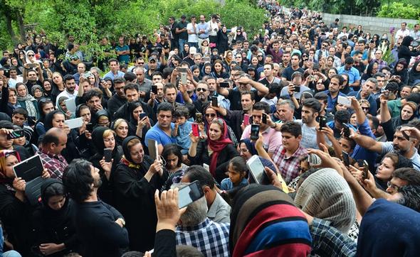 تصاویر : تشییع پیکر «حبیب» از مقابل منزلش