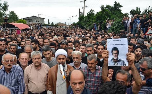 تصاویر : تشییع پیکر «حبیب» از مقابل منزلش