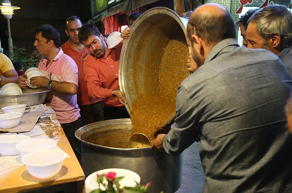 تصاویر : سفره افطار خیابانی در تهران