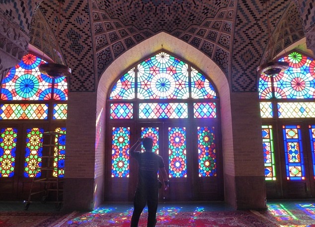 جهانیان در مورد این کشور اشتباه فکر می کنند / ایرانیان مودب ترین مردم دنیا هستند / همه در اینجا از دل و جان به گردشگران خارجی کمک می کنند / رسم «تعارف» خیلی جالب است جهانیان در مورد این کشور اشتباه فکر می کنند / ایرانیان مودب ترین مردم دنیا هستند / همه در اینجا از دل و جان به گردشگران خارجی کمک می کنند / رسم «تعارف» خیلی جالب است