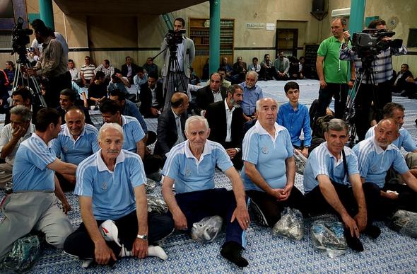 تصاویر : دیدار جمعی از ورزشکاران با یادگار امام