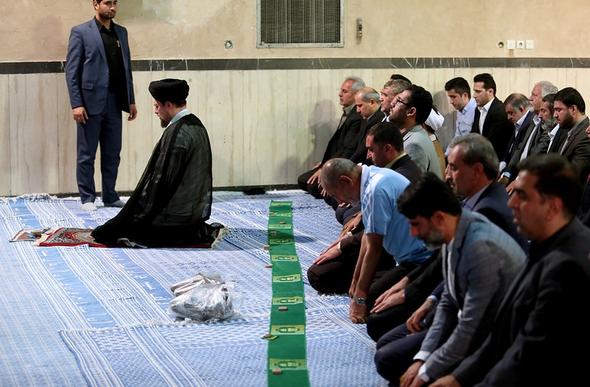 تصاویر : دیدار جمعی از ورزشکاران با یادگار امام