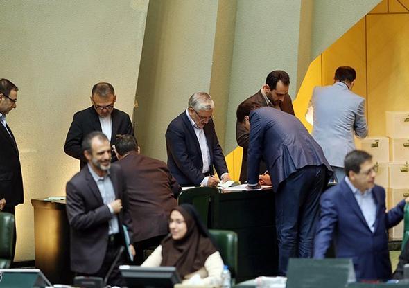 تصاویر : انتخاب هیات رئیسه مجلس دهم