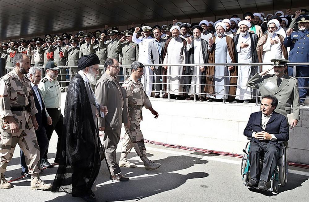 تصاویر : حضور رهبر‌معظم‌انقلاب در مراسم دانش‌آموختگی دانشجویان ارتش