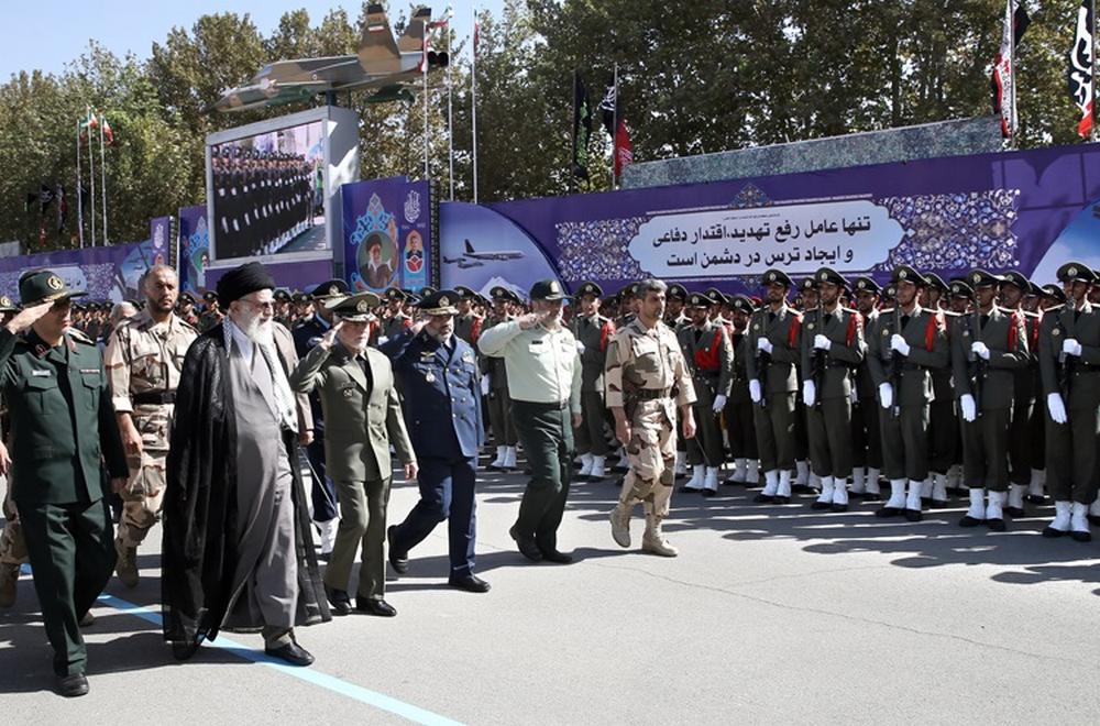 تصاویر : حضور رهبر‌معظم‌انقلاب در مراسم دانش‌آموختگی دانشجویان ارتش