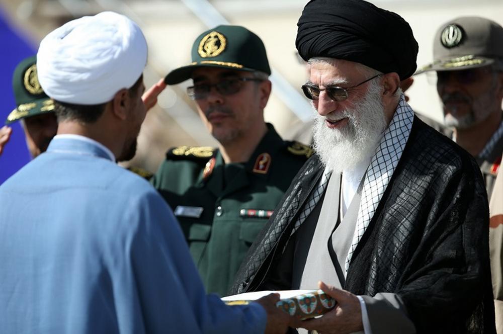 تصاویر : حضور رهبر‌معظم‌انقلاب در مراسم دانش‌آموختگی دانشجویان ارتش