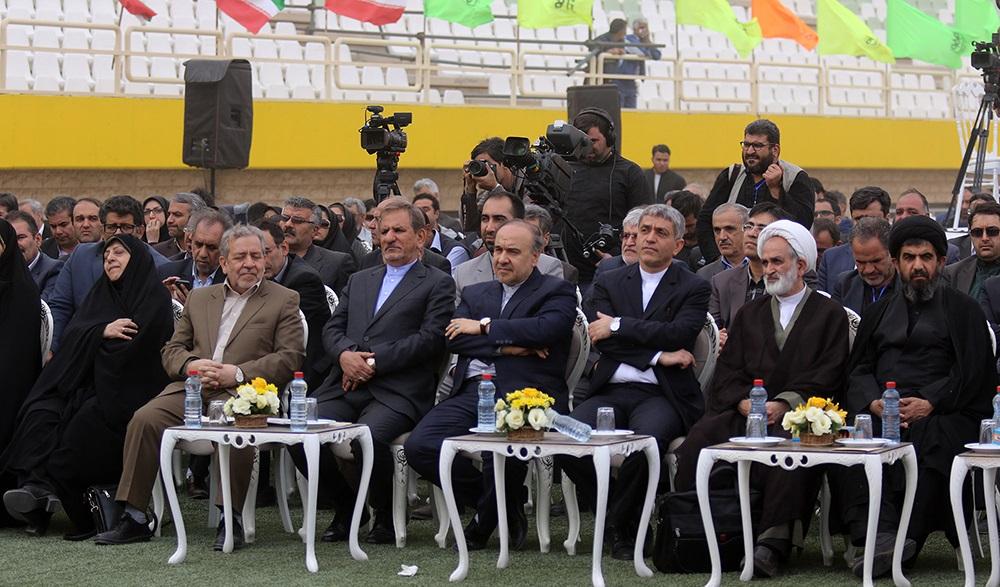 تصاویر : افتتاح ورزشگاه «نقش جهان» با حضور وزیر ورزش و جهانگیری