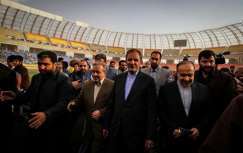 تصاویر : افتتاح ورزشگاه «نقش جهان» با حضور وزیر ورزش و جهانگیری