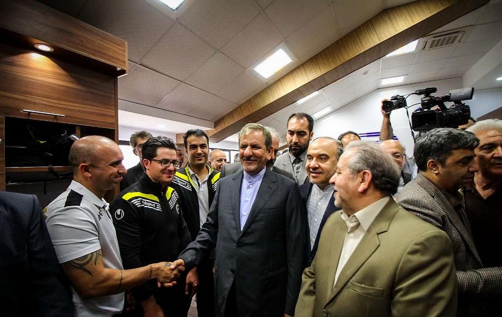 تصاویر : افتتاح ورزشگاه «نقش جهان» با حضور وزیر ورزش و جهانگیری