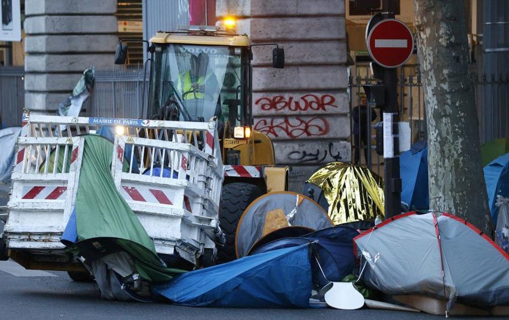تصاویر : برچیدن چادر پناهجویان از خیابان های پاریس‎