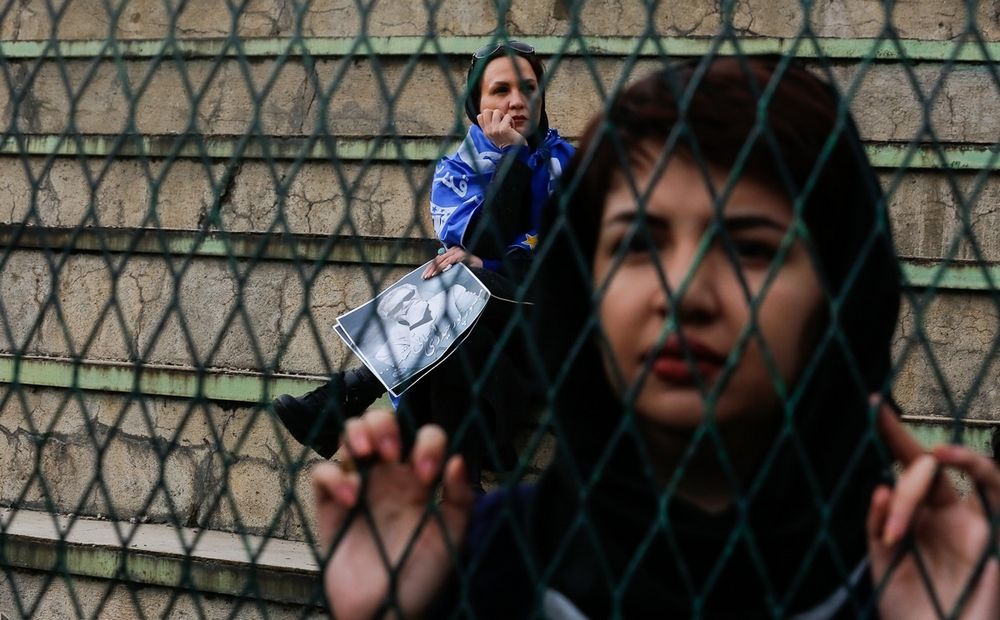 تصاویر : چهره‌ها در تشییع زنده یاد منصور پورحیدری