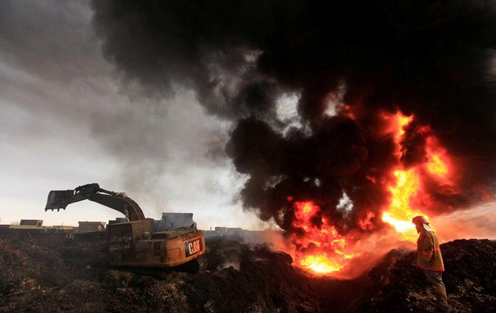 تصاویر : آتش زدن چاه های نفتی توسط داعش‎