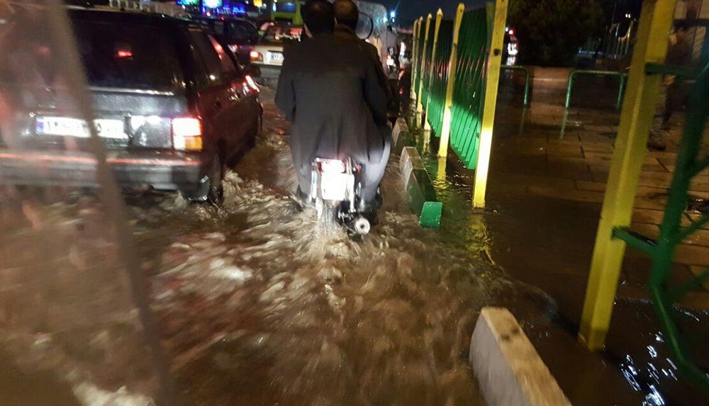 تصاویر : بارش شدید تگرگ و آبگرفتگی معابر در تهران و خرم آباد