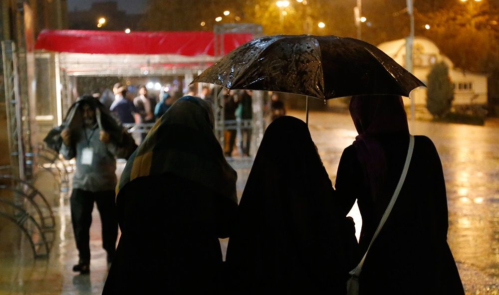 تصاویر : بارش شدید تگرگ و آبگرفتگی معابر در تهران و خرم آباد