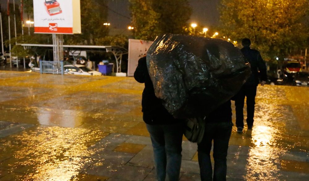 تصاویر : بارش شدید تگرگ و آبگرفتگی معابر در تهران و خرم آباد