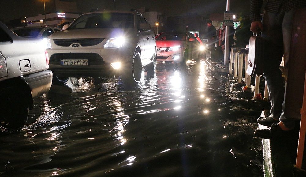 تصاویر : بارش شدید تگرگ و آبگرفتگی معابر در تهران و خرم آباد