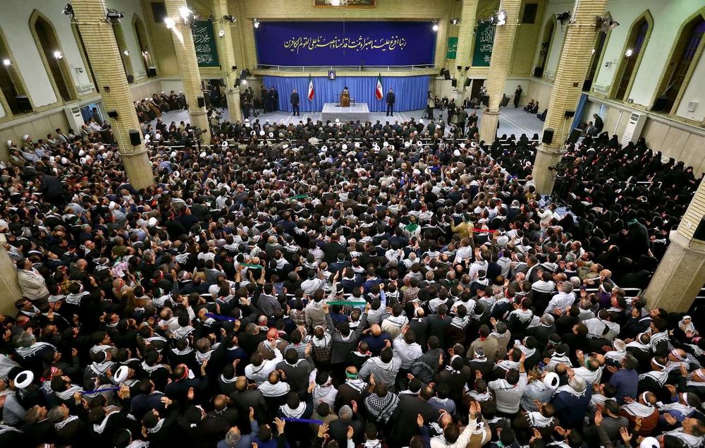 تصاویر : دیدار هزاران نفر از مردم اصفهان با رهبر معظم انقلاب