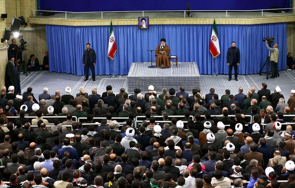 تصاویر : دیدار هزاران نفر از مردم اصفهان با رهبر معظم انقلاب