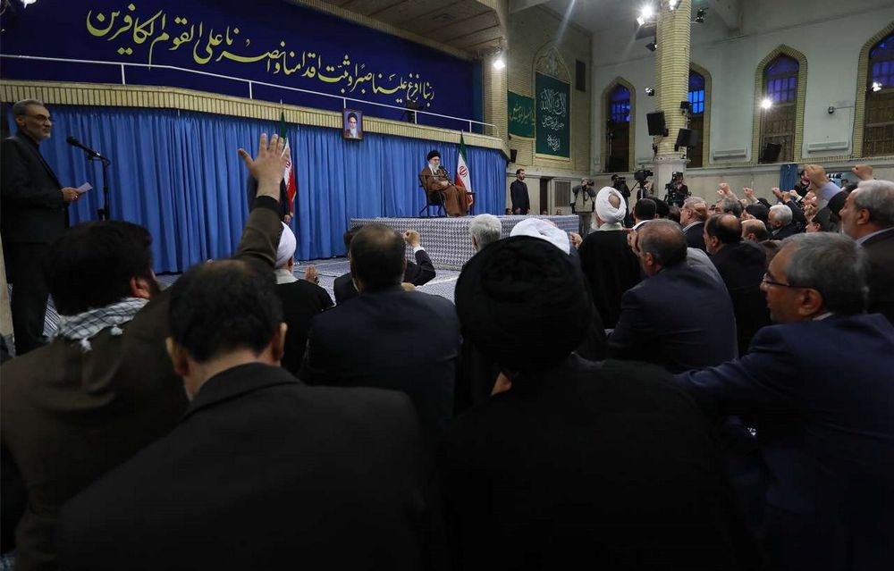 تصاویر : دیدار هزاران نفر از مردم اصفهان با رهبر معظم انقلاب