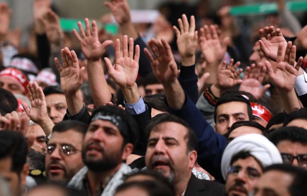 تصاویر : دیدار هزاران نفر از مردم اصفهان با رهبر معظم انقلاب