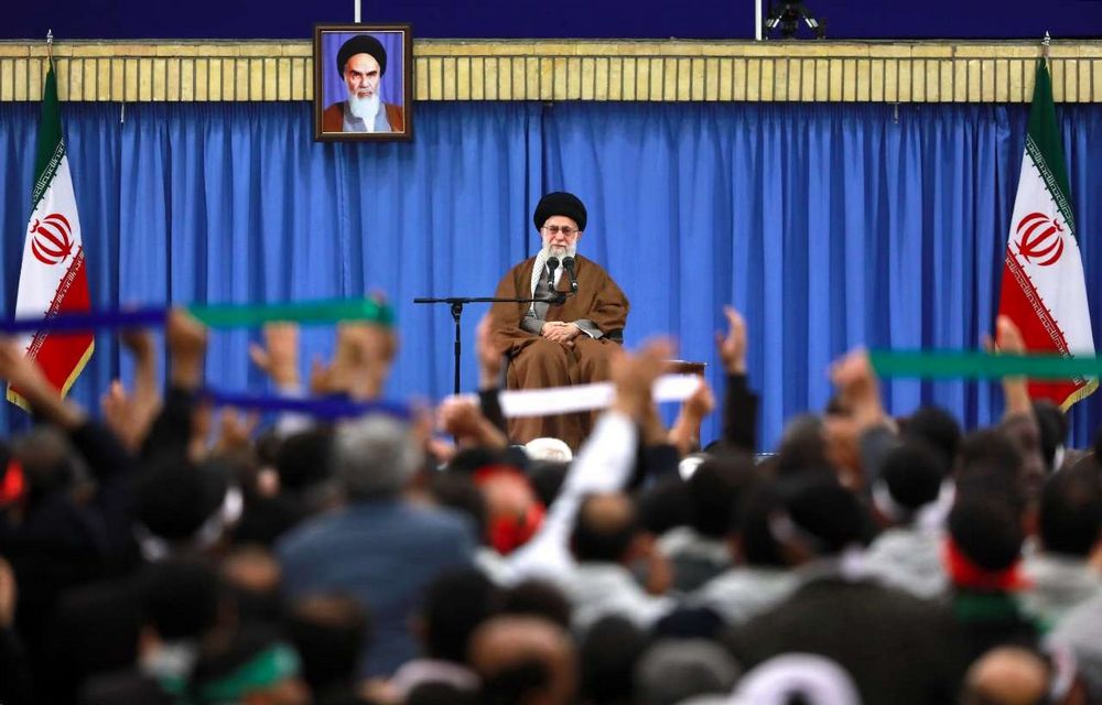 تصاویر : دیدار هزاران نفر از مردم اصفهان با رهبر معظم انقلاب