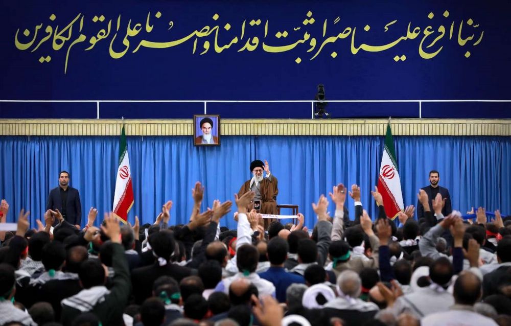 تصاویر : دیدار هزاران نفر از مردم اصفهان با رهبر معظم انقلاب