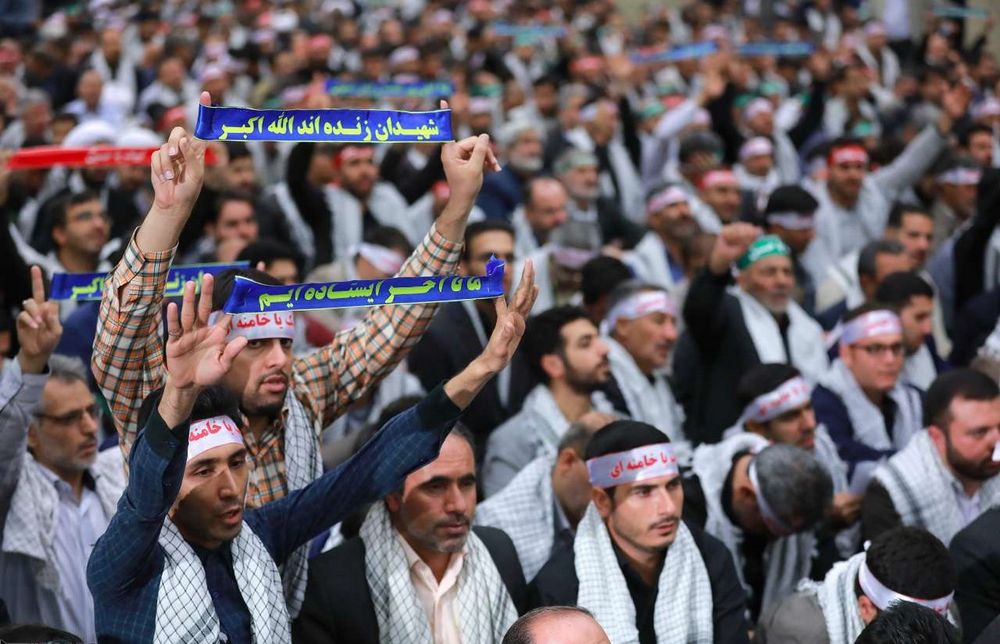 تصاویر : دیدار هزاران نفر از مردم اصفهان با رهبر معظم انقلاب