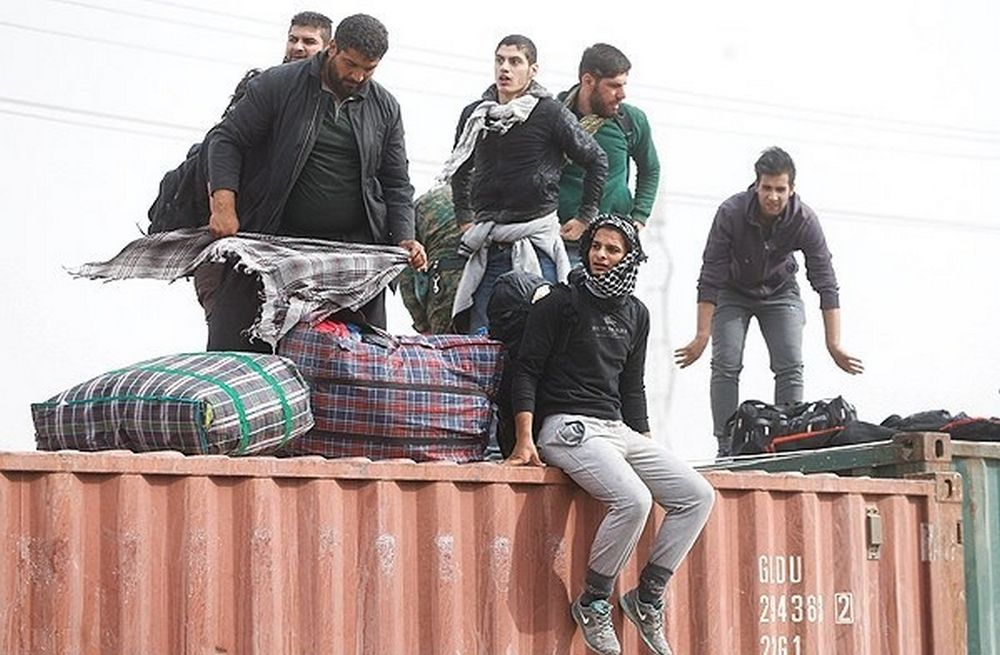 تصاویر : سرگردانی زائرین در مرز بسته شده مهران