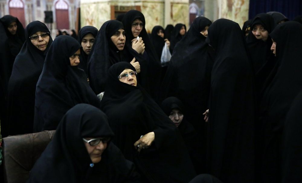 تصاویر : تشییع پیکر مرحومه حدیدچی در حرم مطهر امام راحل