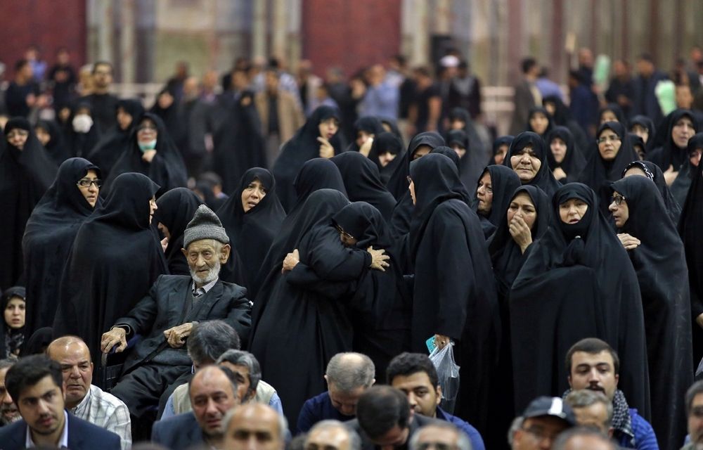 تصاویر : تشییع پیکر مرحومه حدیدچی در حرم مطهر امام راحل