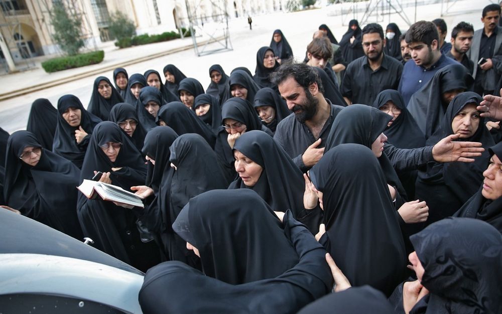 تصاویر : تشییع پیکر مرحومه حدیدچی در حرم مطهر امام راحل