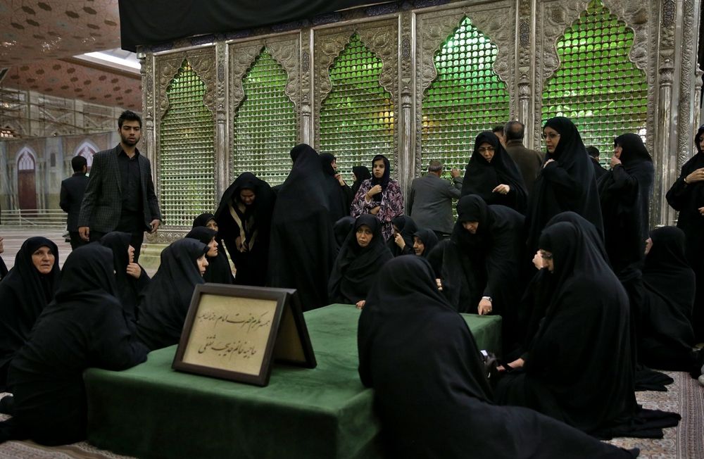 تصاویر : تشییع پیکر مرحومه حدیدچی در حرم مطهر امام راحل