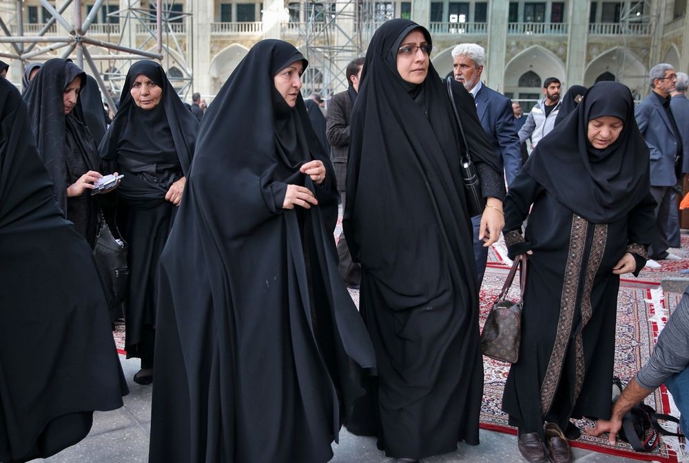 تصاویر : تشییع پیکر مرحومه حدیدچی در حرم مطهر امام راحل