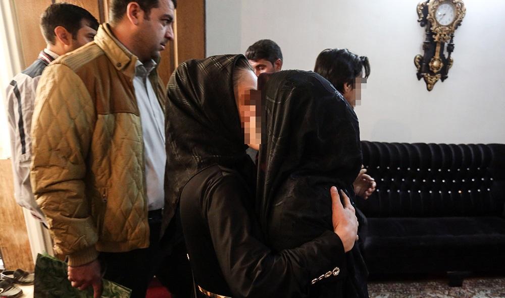 تصاویر : بازسازی صحنه قتل کودک توسط پدر و نامادری