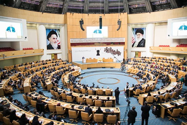 تجلیل از مدیر عامل بانک پاسارگاد در هشتمین دوره جایزه ملی مدیریت مالی ایران