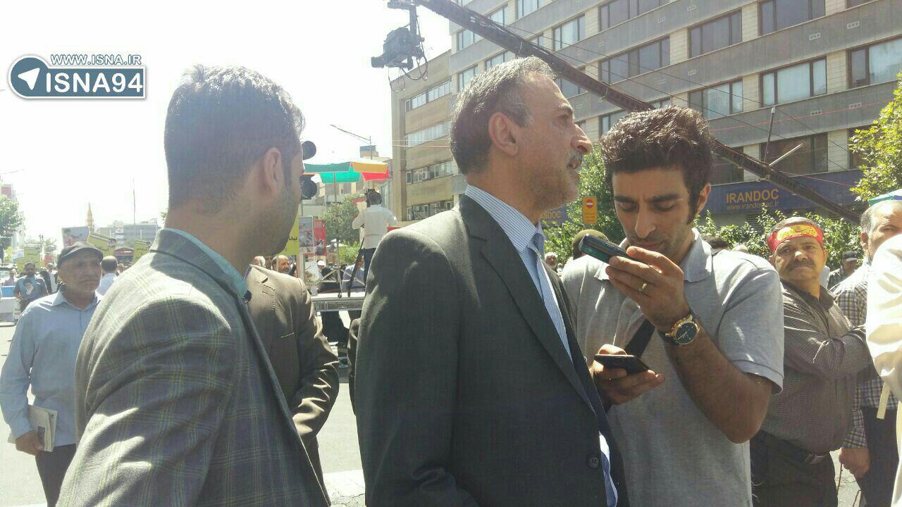 عکس/حضور دانش آشتیانی، وزیر آموزش و پرورش در جمع راهپیمایان روز قدس