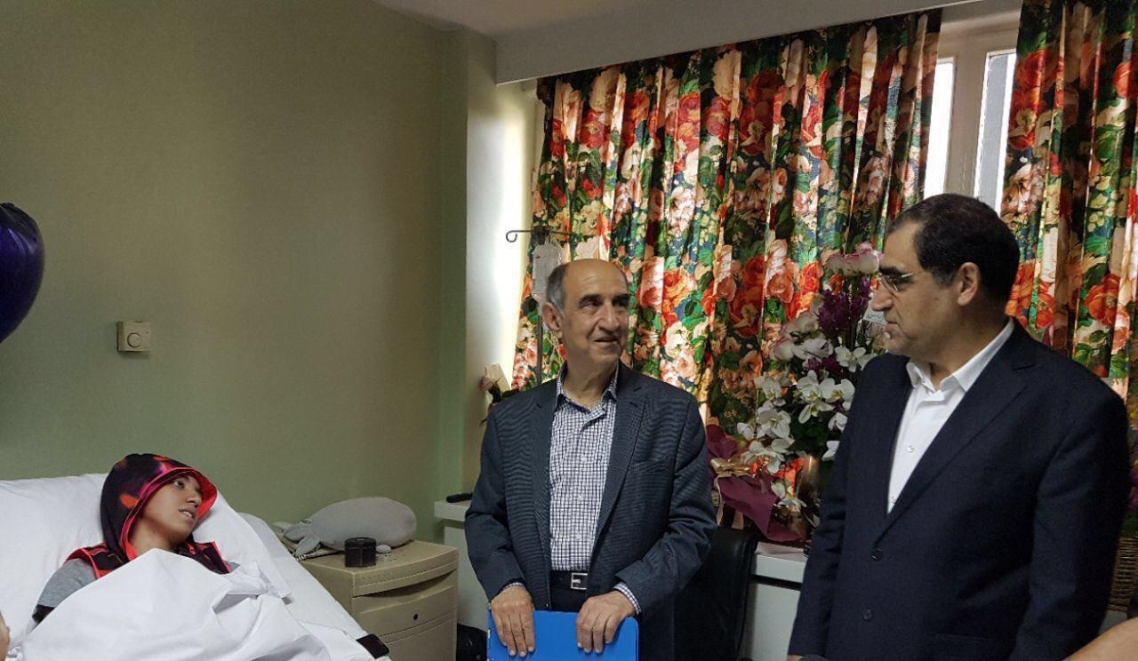عکس / عیادت وزیر بهداشت از کیمیا علیزاده