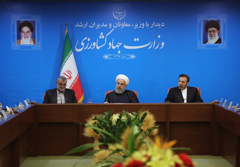 روحانی: بار اصلی امنیت کشور بر دوش کشاورزان است / در برابر دست های پینه بسته کشاورز تعظیم می کنم روحانی: بار اصلی امنیت کشور بر دوش کشاورزان است / در برابر دست های پینه بسته کشاورز تعظیم می کنم